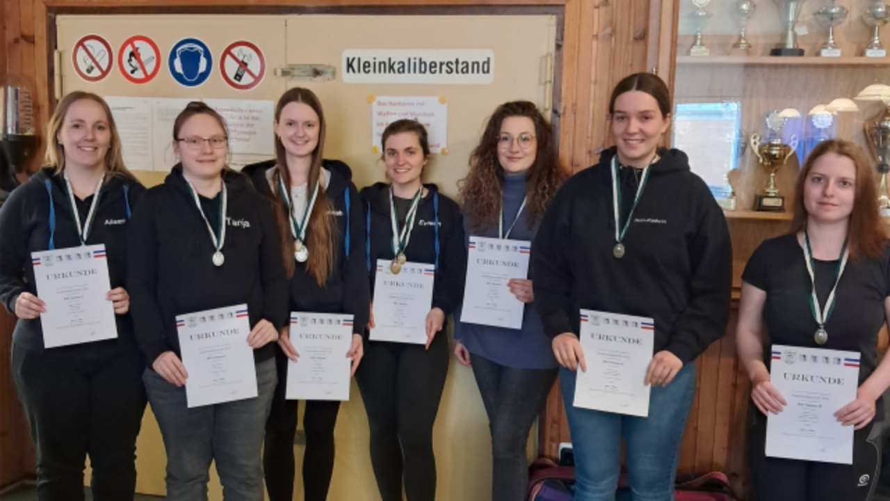 v.l.: Aileen Jedtberg, Tanja Zupke, Hannah Ehlers, Eyleen Heuwinkel, Lina Meier, Ann-Kathrin Singpiel und Kimberley Lau